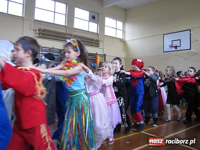 Zdjęcie w galerii na portalu naszraciborz.pl: Karnawał w SP 15 wiadomości z regionu