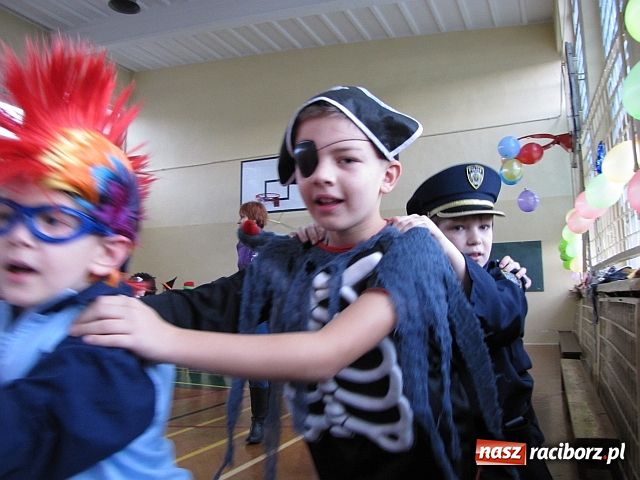 Zdjęcie w galerii na portalu naszraciborz.pl: Karnawał w SP 15 wiadomości z regionu
