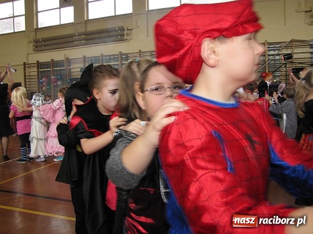 Zdjęcie w galerii na portalu naszraciborz.pl: Karnawał w SP 15 wiadomości z regionu