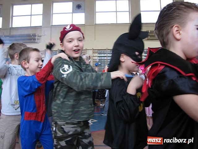 Zdjęcie w galerii na portalu naszraciborz.pl: Karnawał w SP 15 wiadomości z regionu