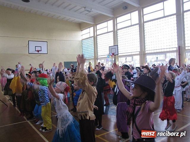 Zdjęcie w galerii na portalu naszraciborz.pl: Karnawał w SP 15 wiadomości z regionu