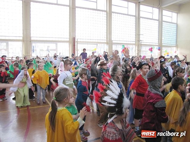 Zdjęcie w galerii na portalu naszraciborz.pl: Karnawał w SP 15 wiadomości z regionu