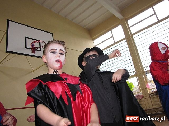 Zdjęcie w galerii na portalu naszraciborz.pl: Karnawał w SP 15 wiadomości z regionu