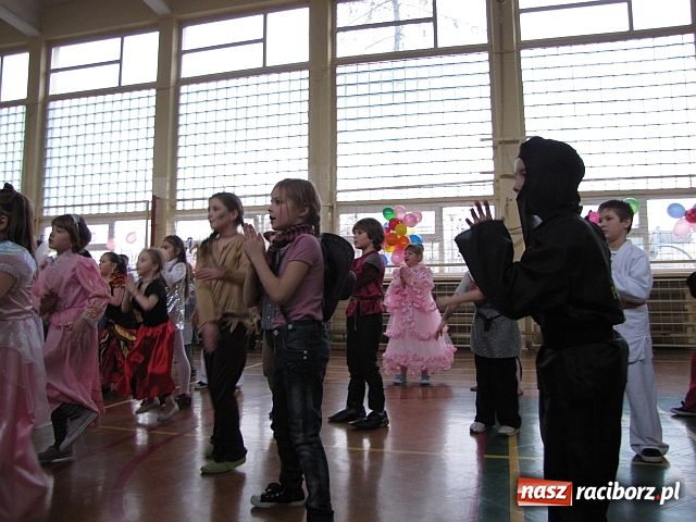 Zdjęcie w galerii na portalu naszraciborz.pl: Karnawał w SP 15 wiadomości z regionu