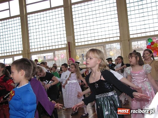 Zdjęcie w galerii na portalu naszraciborz.pl: Karnawał w SP 15 wiadomości z regionu