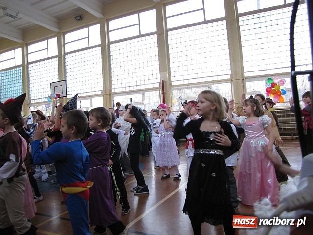 Zdjęcie w galerii na portalu naszraciborz.pl: Karnawał w SP 15 wiadomości z regionu
