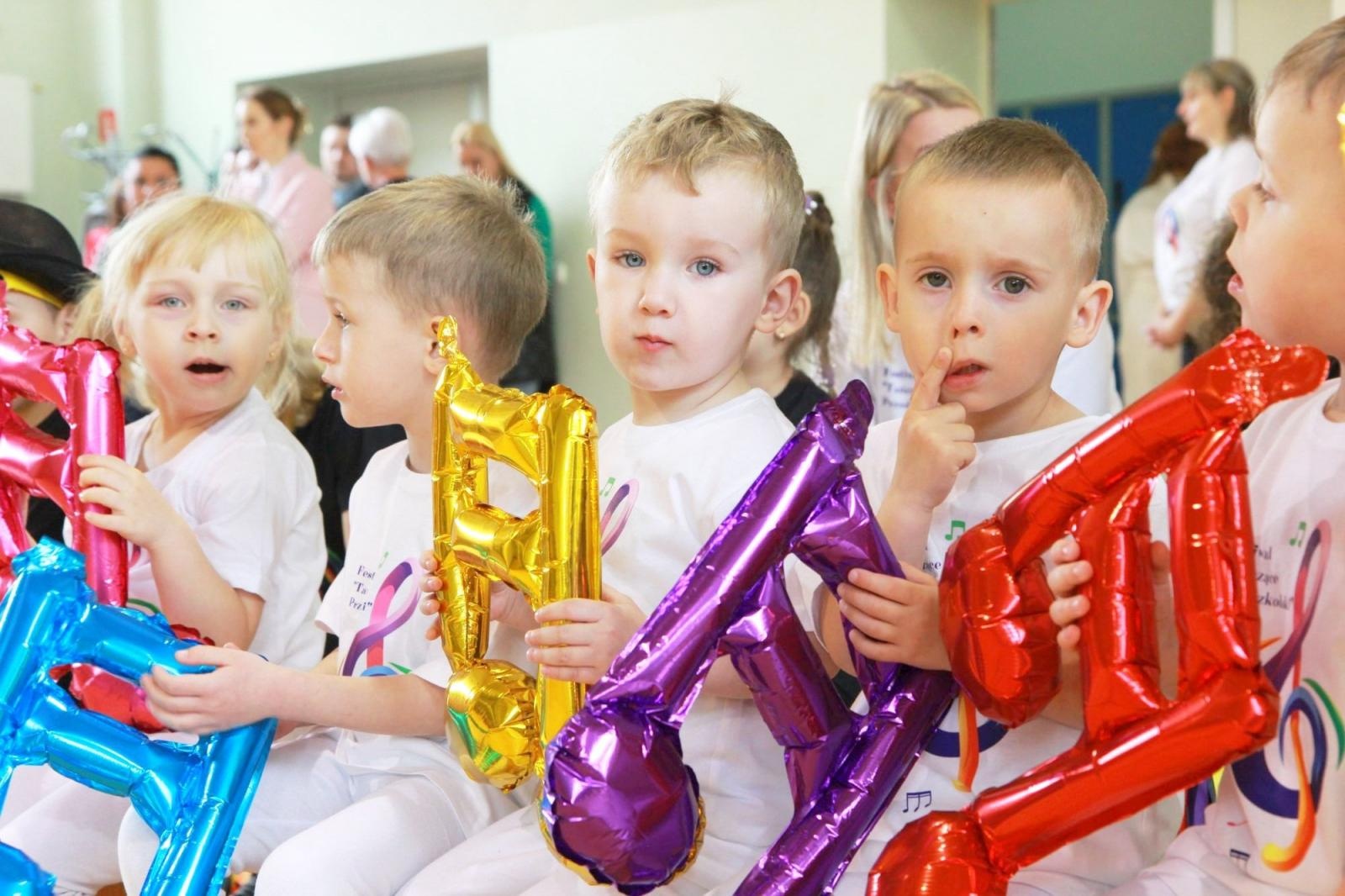 Zdjęcie w galerii na portalu naszraciborz.pl: Tańczę, więc... jestem! I Powiatowy Festiwal Tańczące Przedszkolaki w Zabełkowie wiadomości z regionu