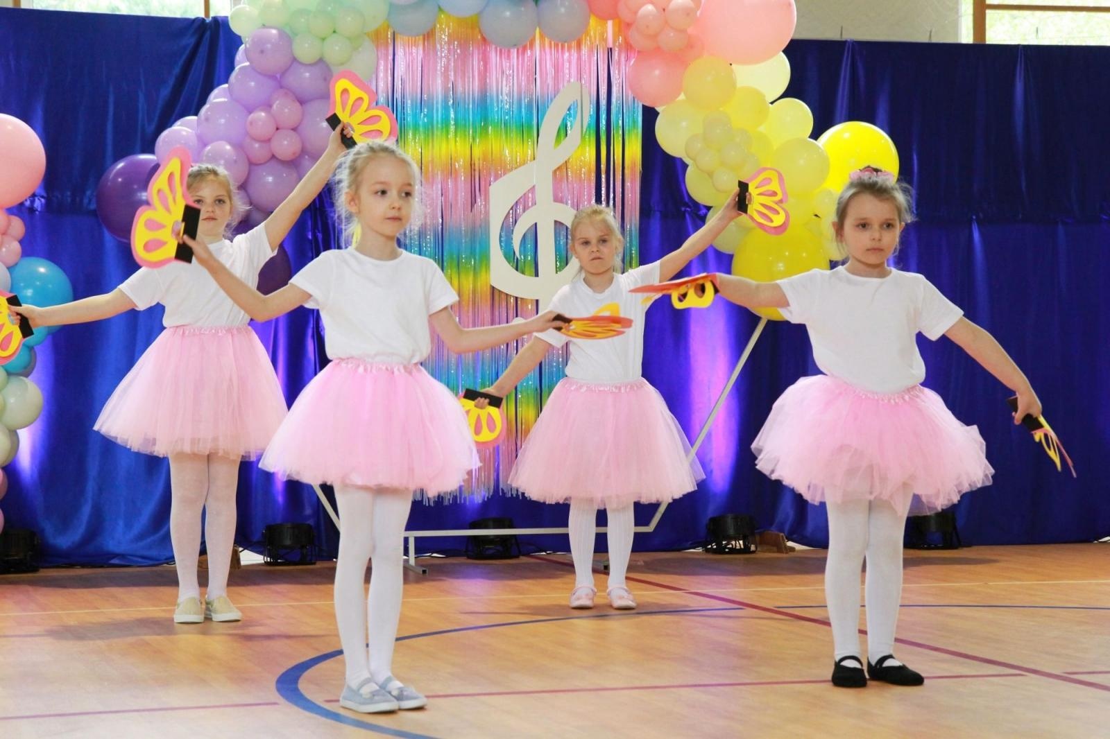 Zdjęcie w galerii na portalu naszraciborz.pl: Tańczę, więc... jestem! I Powiatowy Festiwal Tańczące Przedszkolaki w Zabełkowie wiadomości z regionu