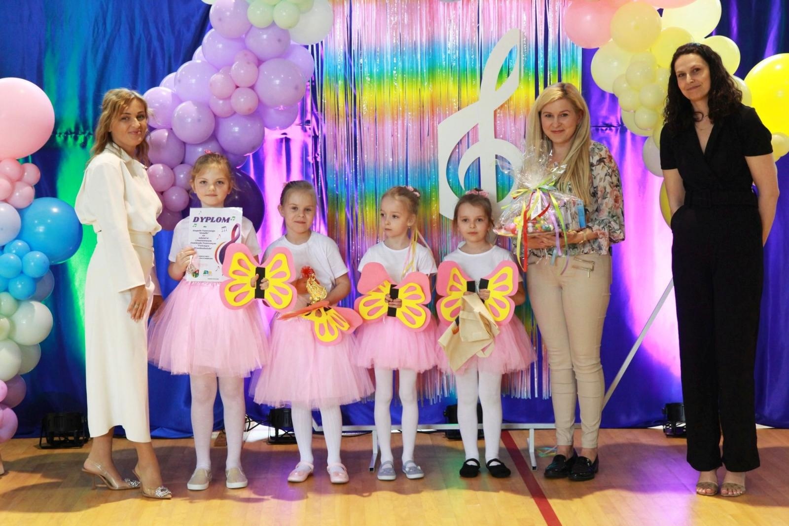 Zdjęcie w galerii na portalu naszraciborz.pl: Tańczę, więc... jestem! I Powiatowy Festiwal Tańczące Przedszkolaki w Zabełkowie wiadomości z regionu