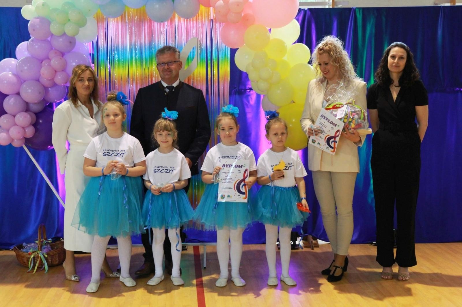Zdjęcie w galerii na portalu naszraciborz.pl: Tańczę, więc... jestem! I Powiatowy Festiwal Tańczące Przedszkolaki w Zabełkowie wiadomości z regionu