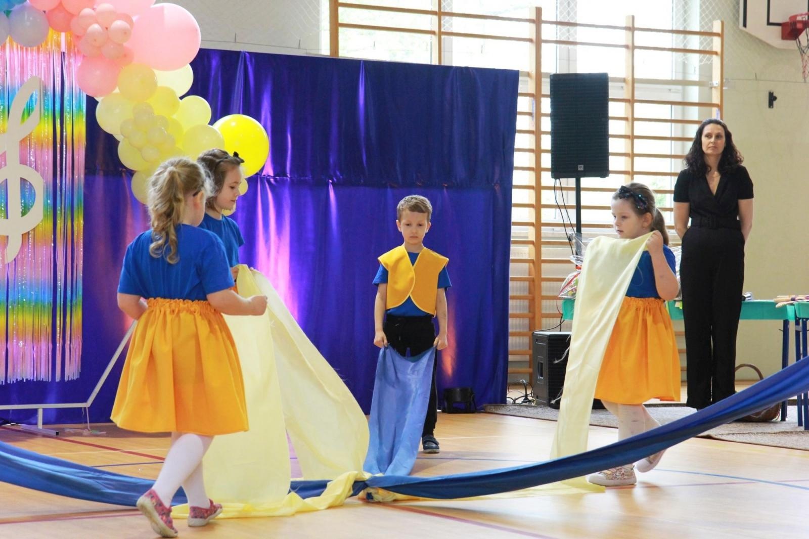 Zdjęcie w galerii na portalu naszraciborz.pl: Tańczę, więc... jestem! I Powiatowy Festiwal Tańczące Przedszkolaki w Zabełkowie wiadomości z regionu