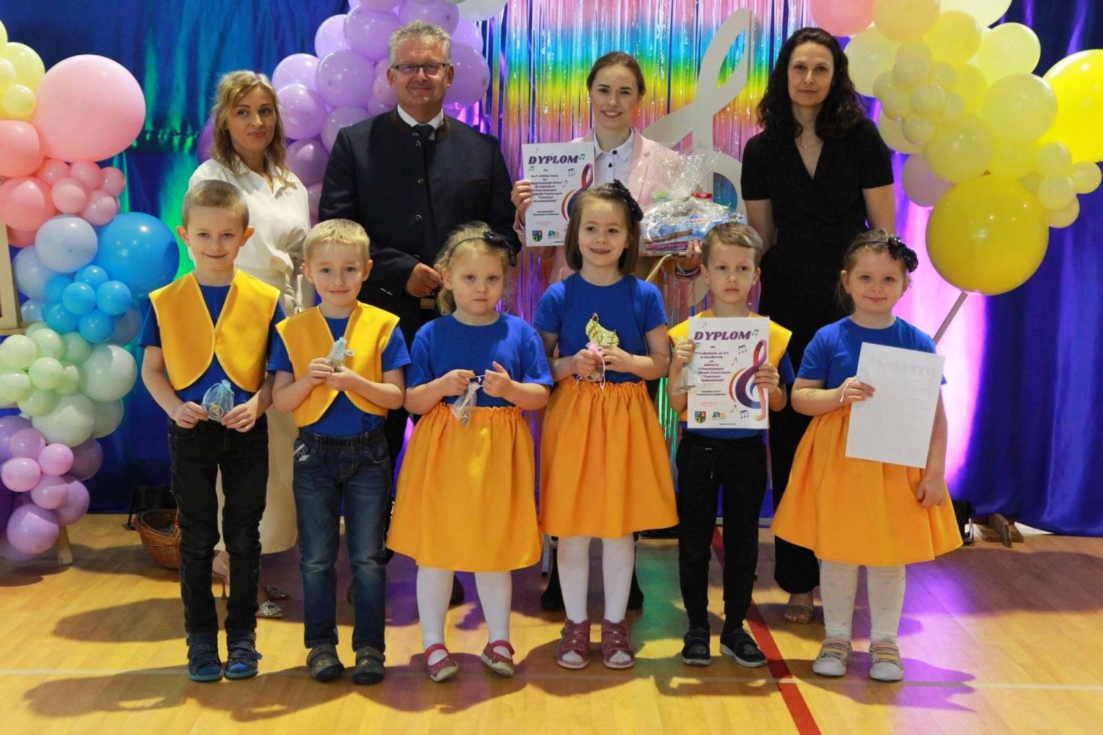 Zdjęcie w galerii na portalu naszraciborz.pl: Tańczę, więc... jestem! I Powiatowy Festiwal Tańczące Przedszkolaki w Zabełkowie wiadomości z regionu