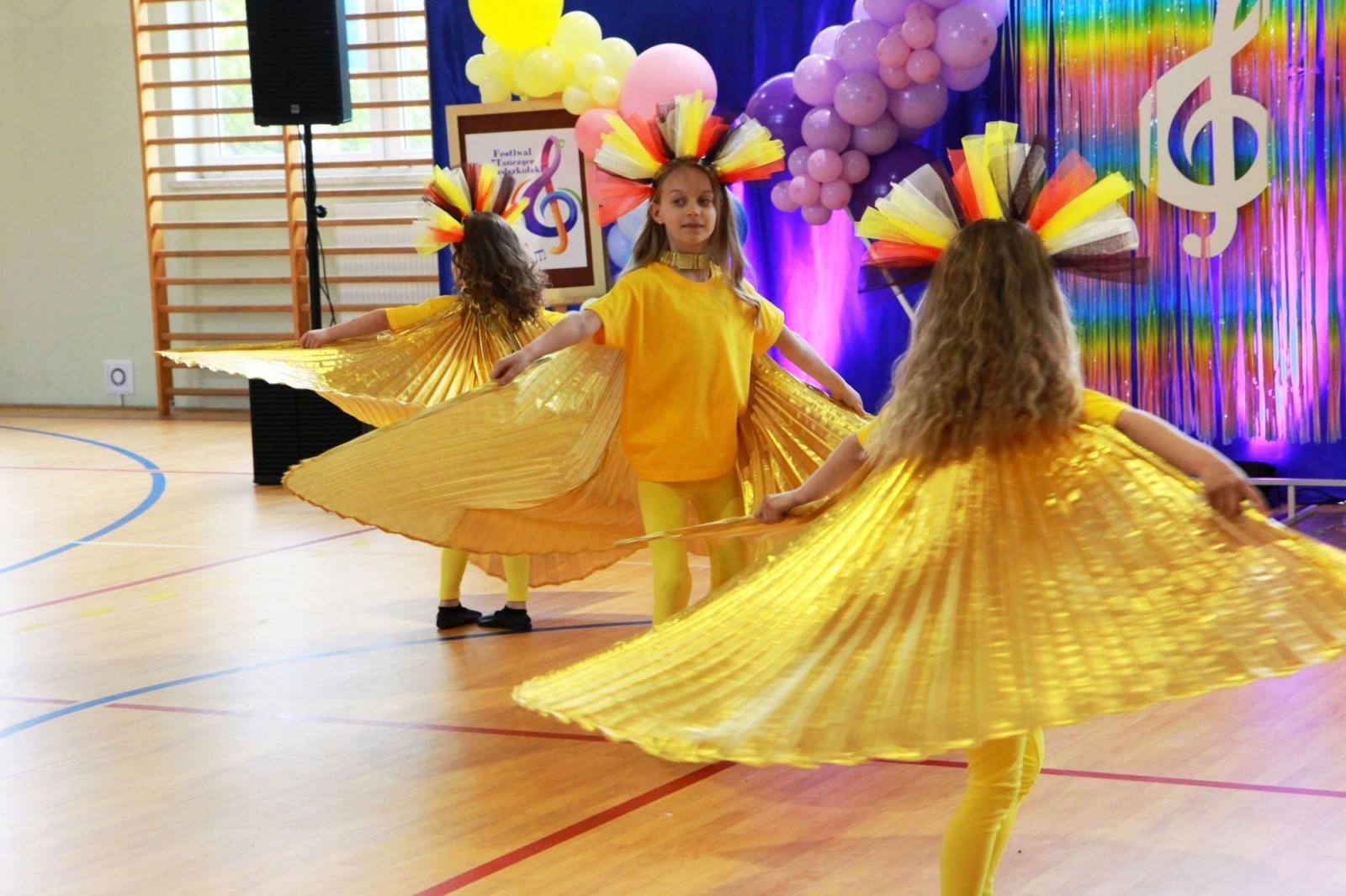 Zdjęcie w galerii na portalu naszraciborz.pl: Tańczę, więc... jestem! I Powiatowy Festiwal Tańczące Przedszkolaki w Zabełkowie wiadomości z regionu