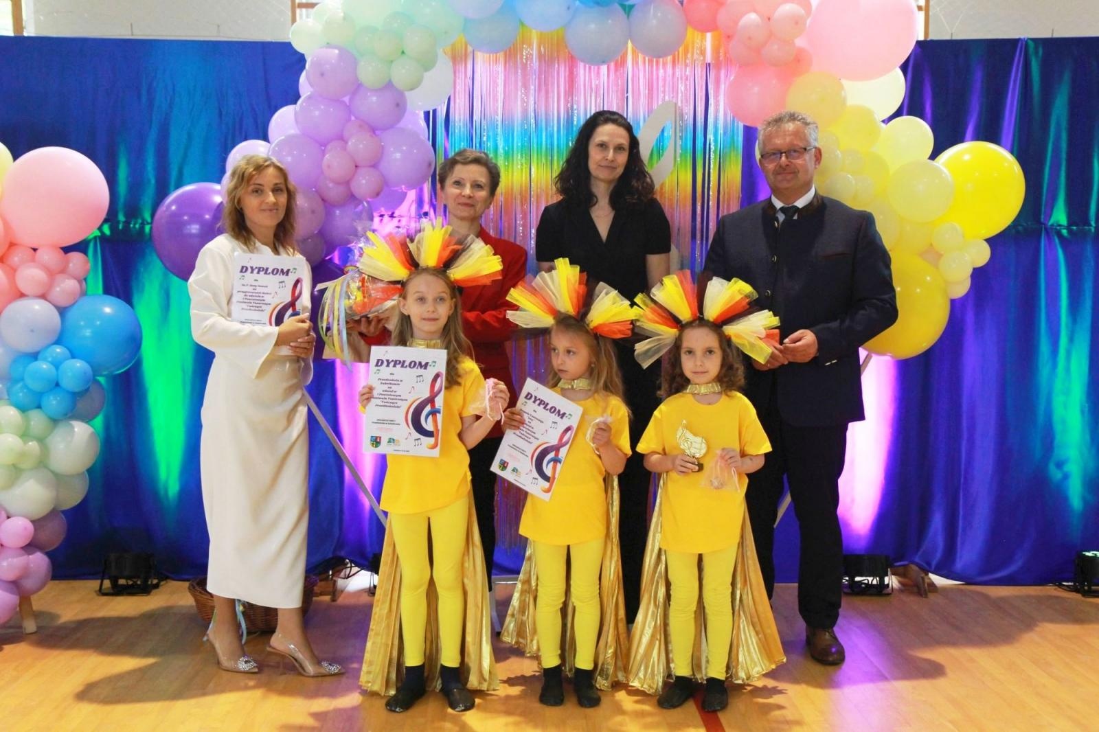 Zdjęcie w galerii na portalu naszraciborz.pl: Tańczę, więc... jestem! I Powiatowy Festiwal Tańczące Przedszkolaki w Zabełkowie wiadomości z regionu