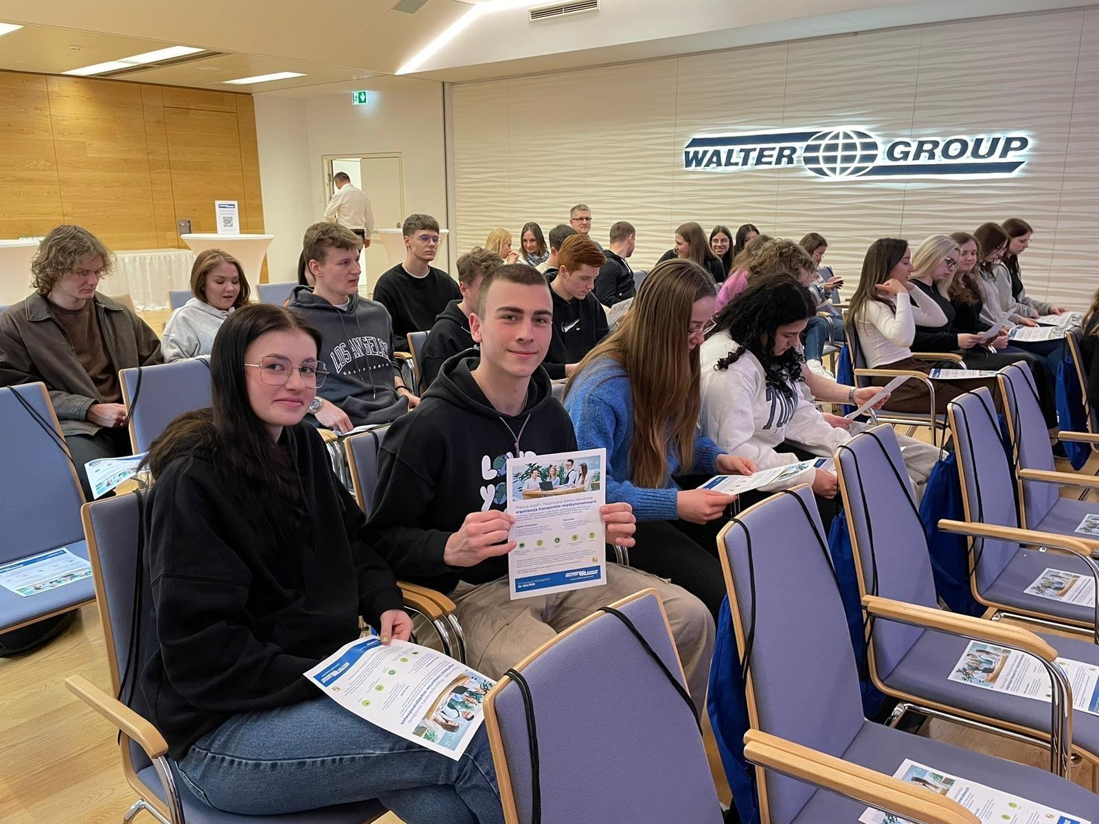 Zdjęcie w galerii na portalu naszraciborz.pl: Z Raciborza do Wiednia. Wizyta studyjna uczniów Ekonomika wiadomości z regionu