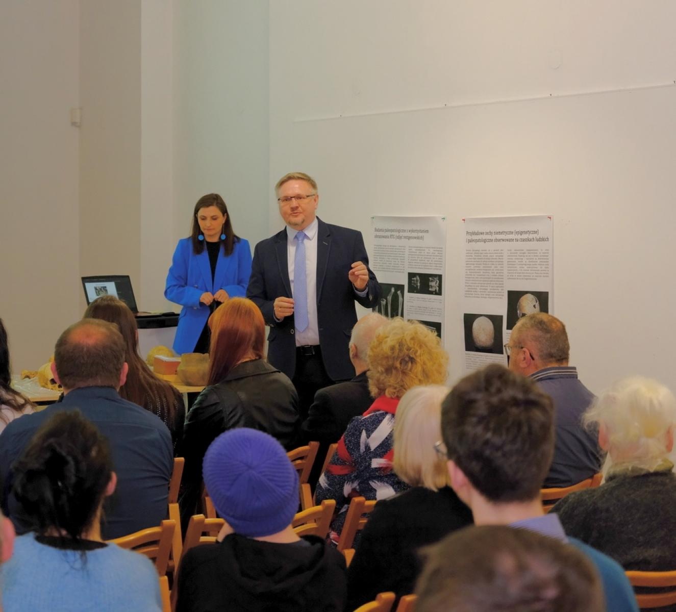 Zdjęcie w galerii na portalu naszraciborz.pl: Szkielety bez tajemnic. Czwartkowe spotkanie z zabytkami wiadomości z regionu