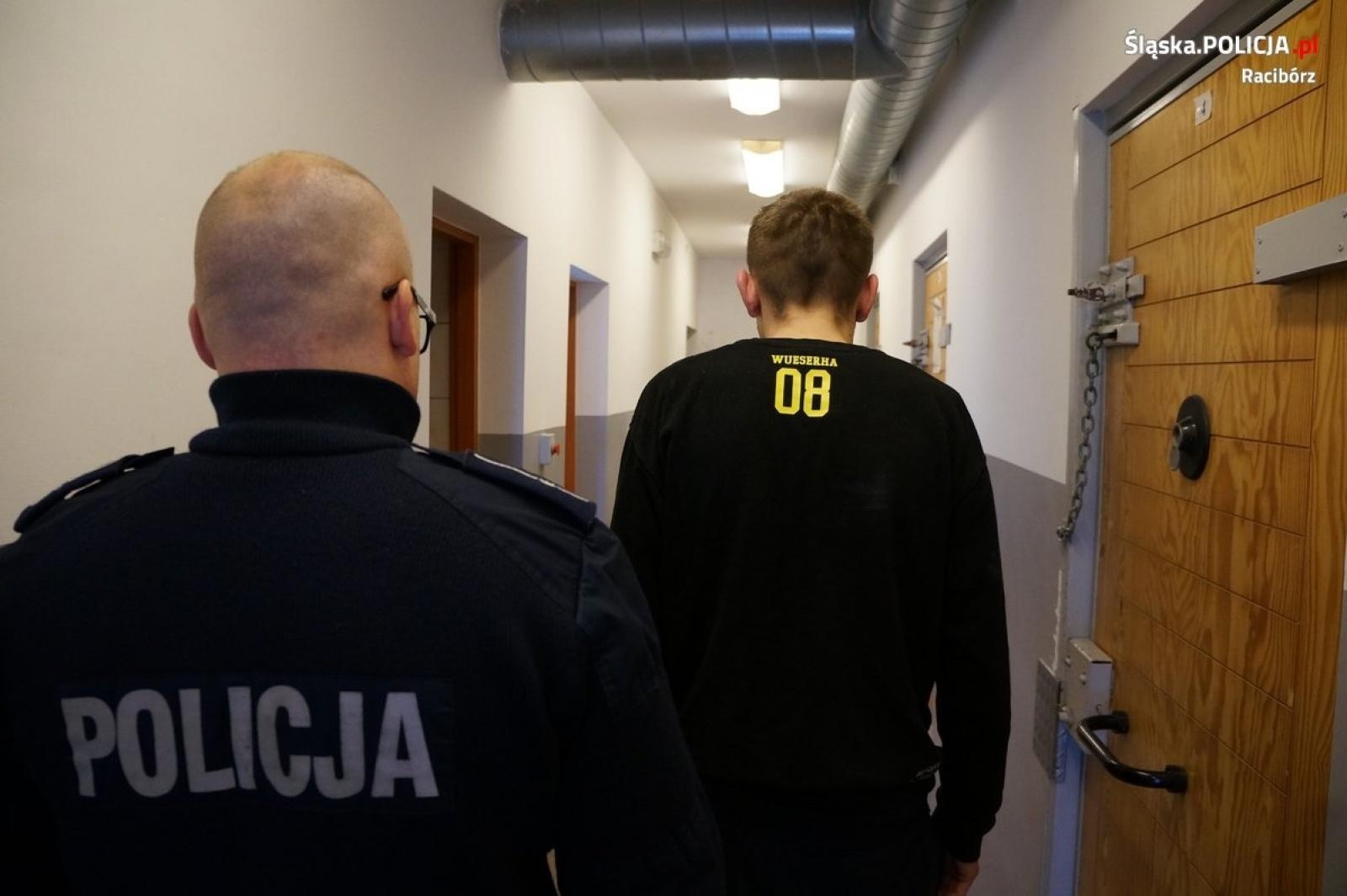 Zdjęcie w galerii na portalu naszraciborz.pl: Kradzież sklepowa doprowadziła policjantów do narkotyków wiadomości z regionu