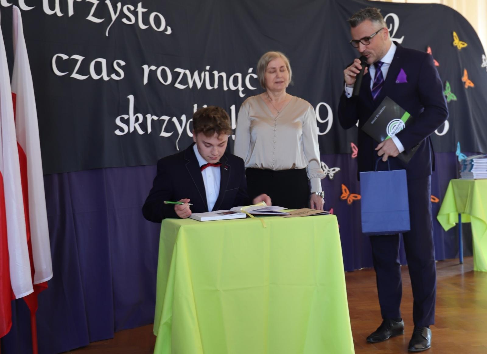 Zdjęcie w galerii na portalu naszraciborz.pl: Ekonomik pożegnał swoich absolwentów wiadomości z regionu