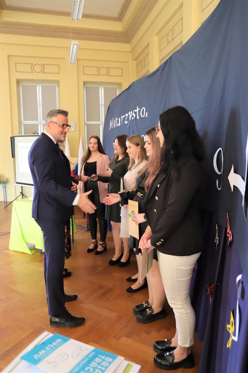 Zdjęcie w galerii na portalu naszraciborz.pl: Ekonomik pożegnał swoich absolwentów wiadomości z regionu
