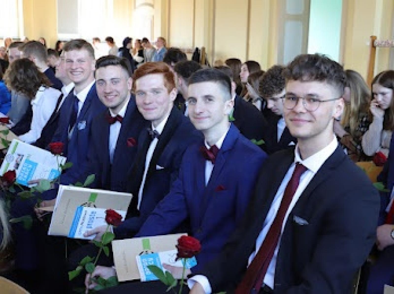 Zdjęcie w galerii na portalu naszraciborz.pl: Ekonomik pożegnał swoich absolwentów wiadomości z regionu