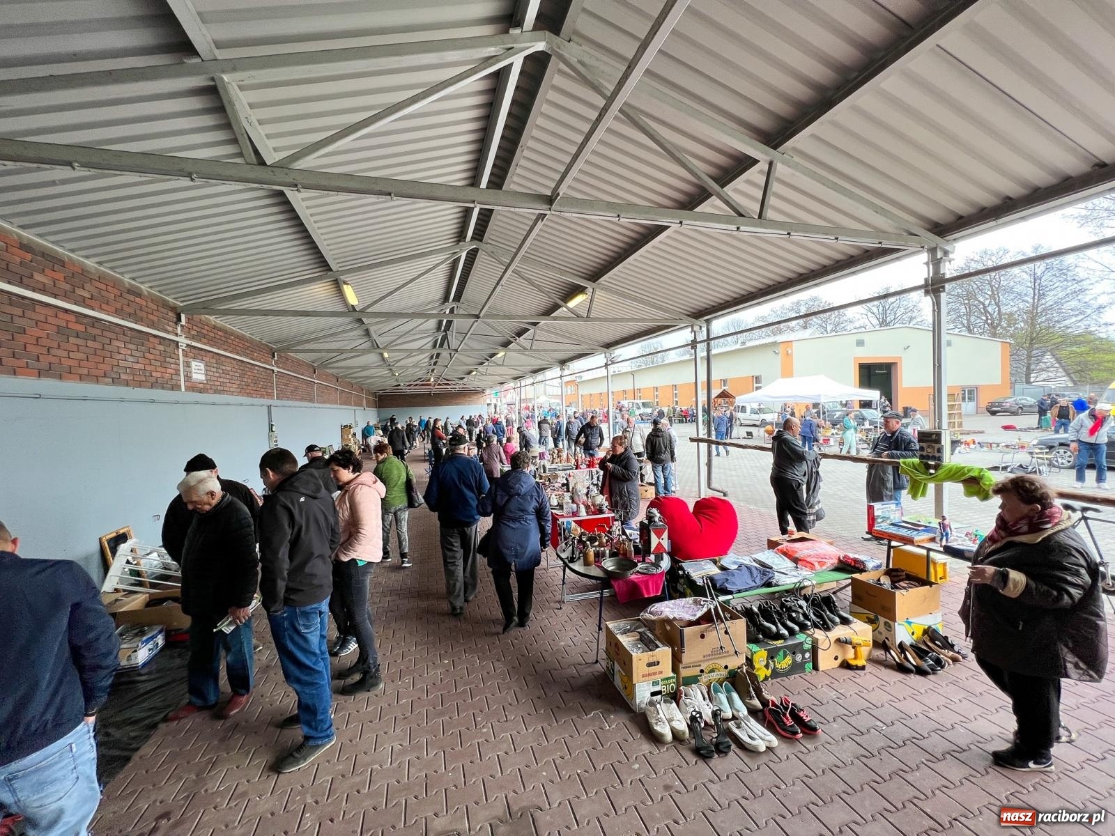 Zdjęcie w galerii na portalu naszraciborz.pl: Ciekawostki z targu staroci w Pietrowicach Wielkich wiadomości z regionu