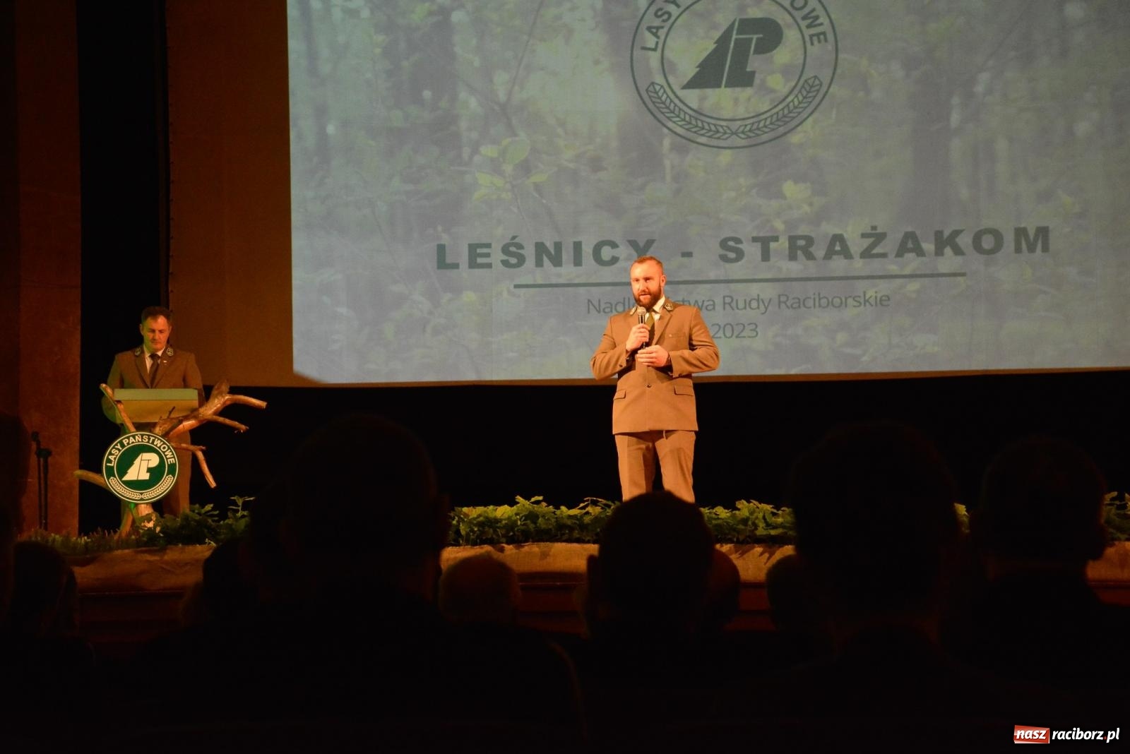 Zdjęcie w galerii na portalu naszraciborz.pl: Przed wspomnieniem św. Floriana leśnicy podziękowali strażakom [FOTO i WIDEO] wiadomości z regionu