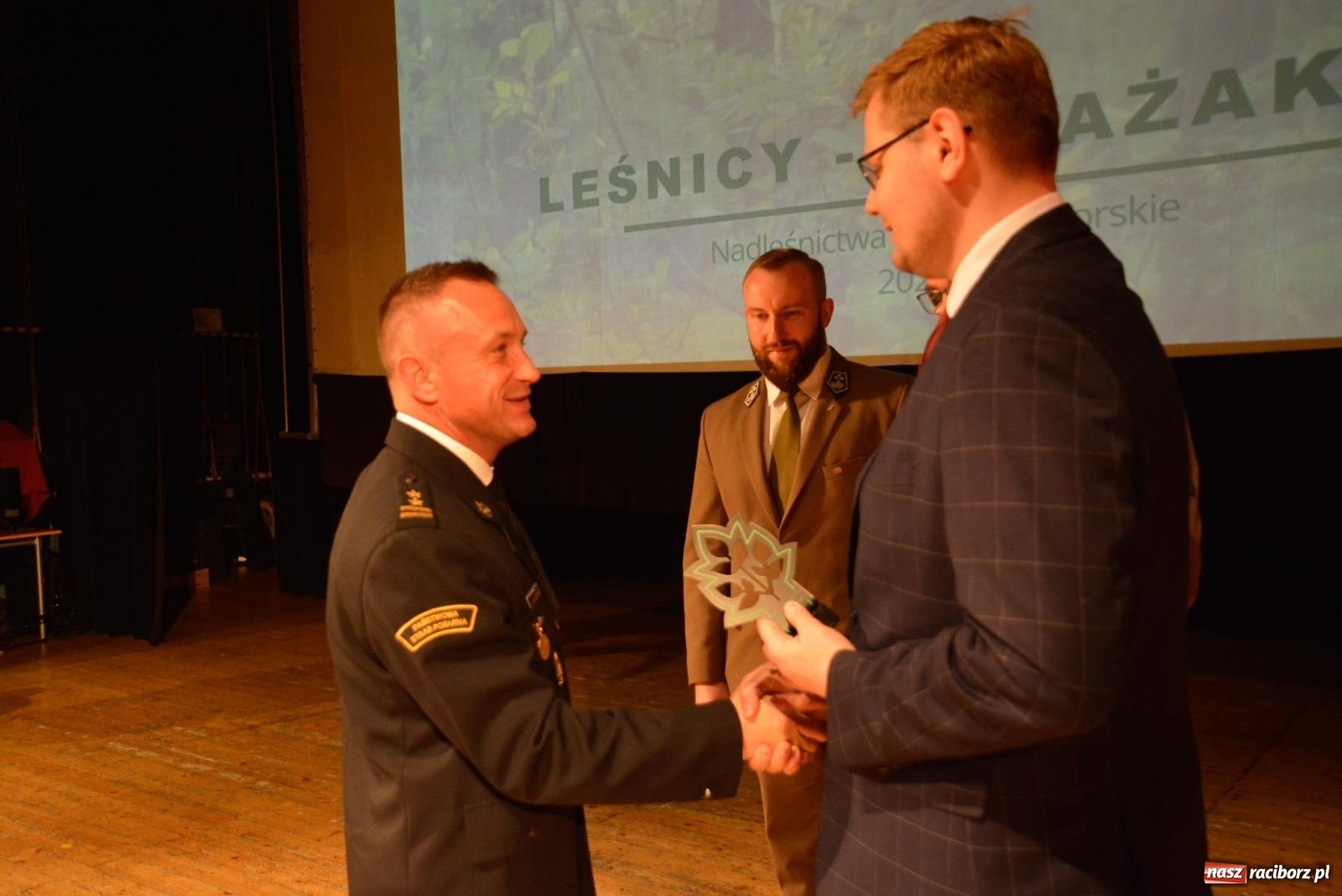 Zdjęcie w galerii na portalu naszraciborz.pl: Przed wspomnieniem św. Floriana leśnicy podziękowali strażakom [FOTO i WIDEO] wiadomości z regionu
