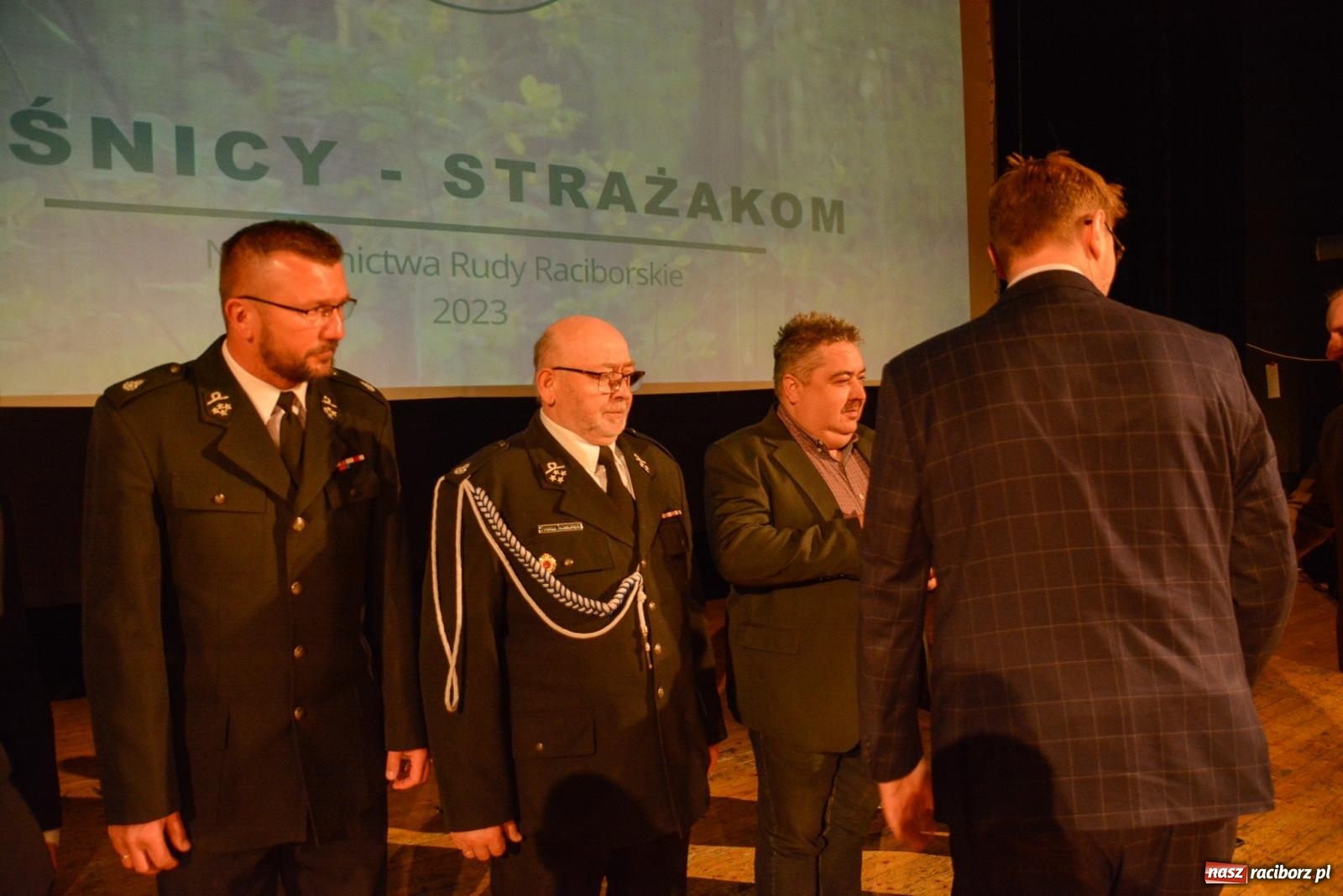 Zdjęcie w galerii na portalu naszraciborz.pl: Przed wspomnieniem św. Floriana leśnicy podziękowali strażakom [FOTO i WIDEO] wiadomości z regionu