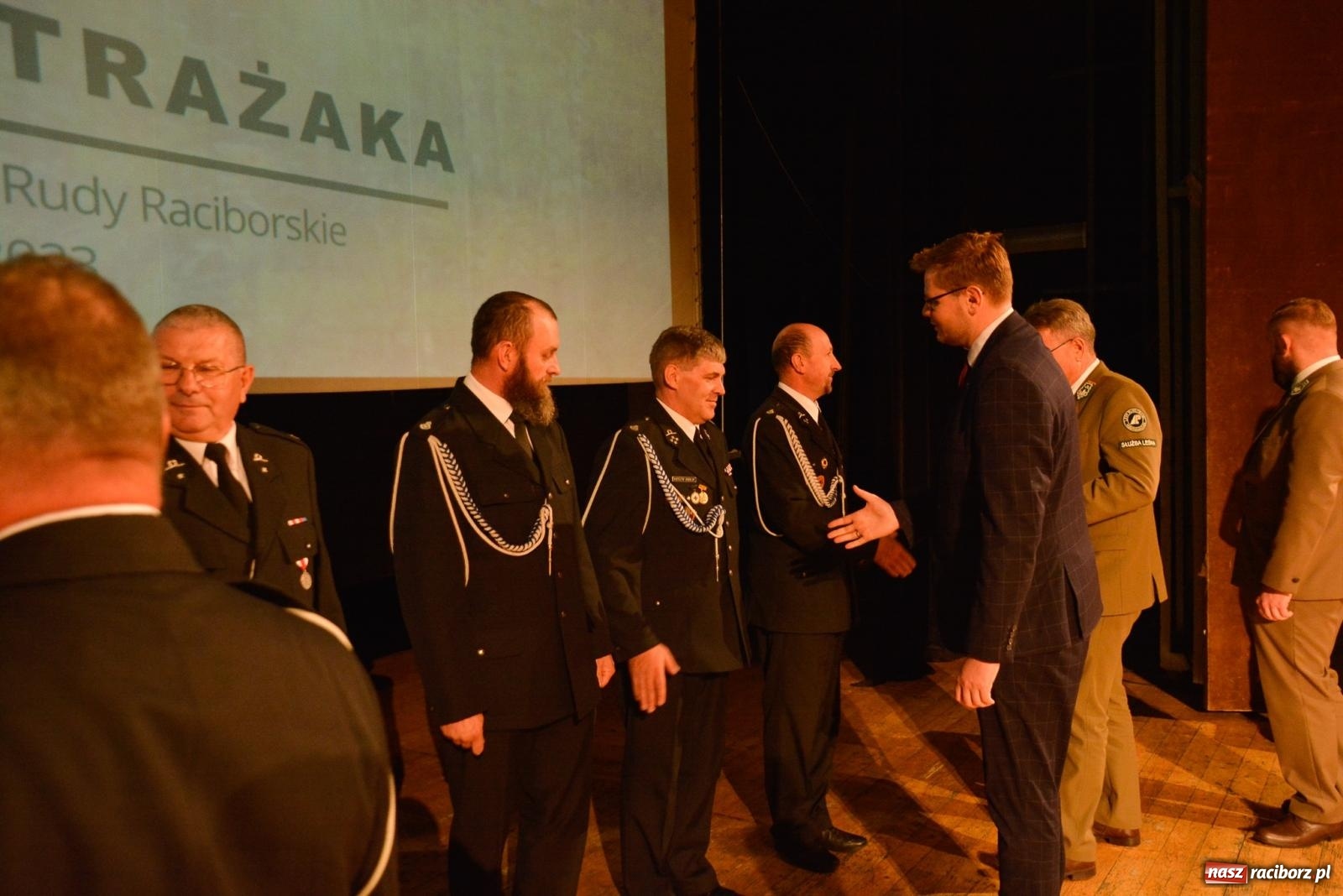 Zdjęcie w galerii na portalu naszraciborz.pl: Przed wspomnieniem św. Floriana leśnicy podziękowali strażakom [FOTO i WIDEO] wiadomości z regionu