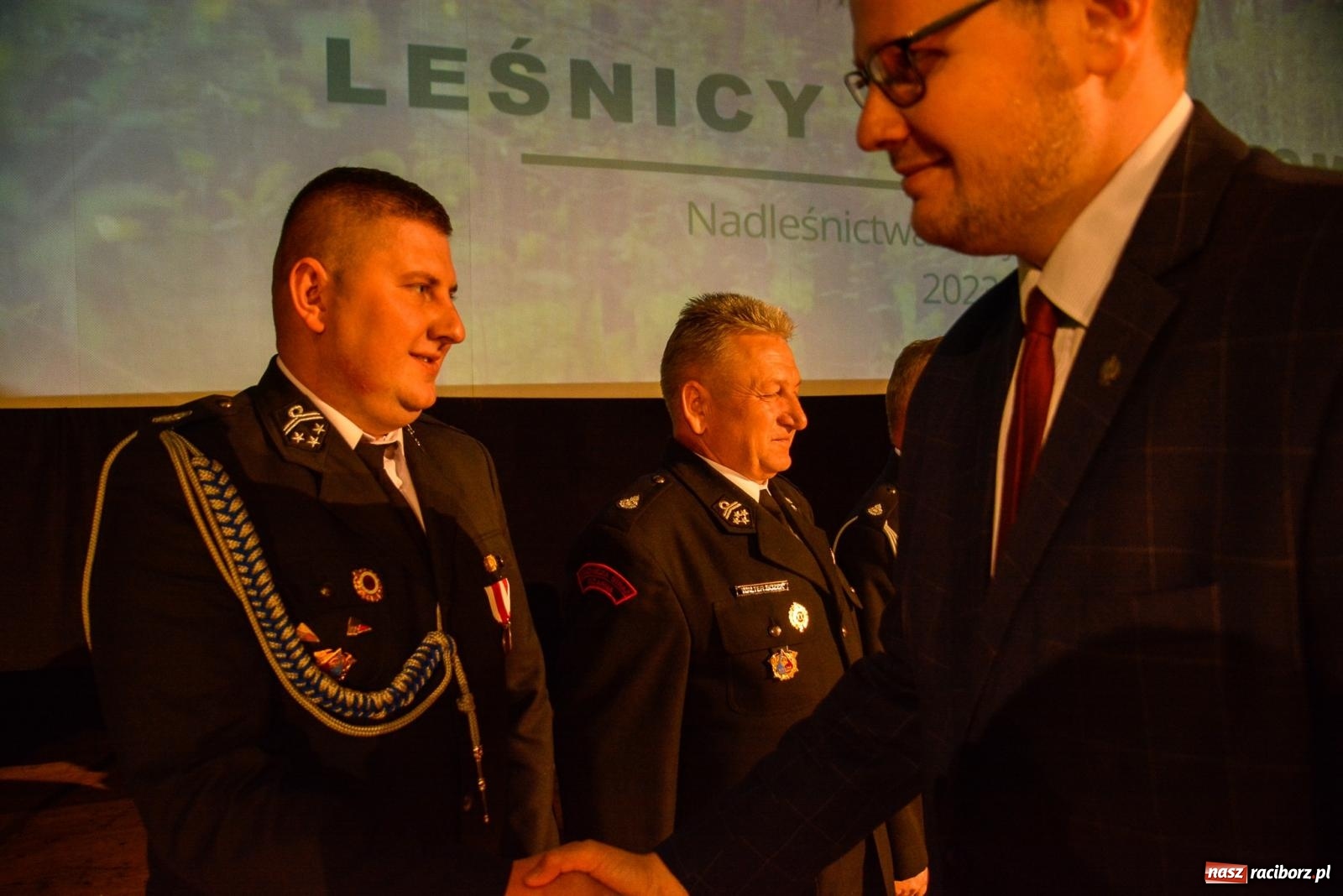 Zdjęcie w galerii na portalu naszraciborz.pl: Przed wspomnieniem św. Floriana leśnicy podziękowali strażakom [FOTO i WIDEO] wiadomości z regionu