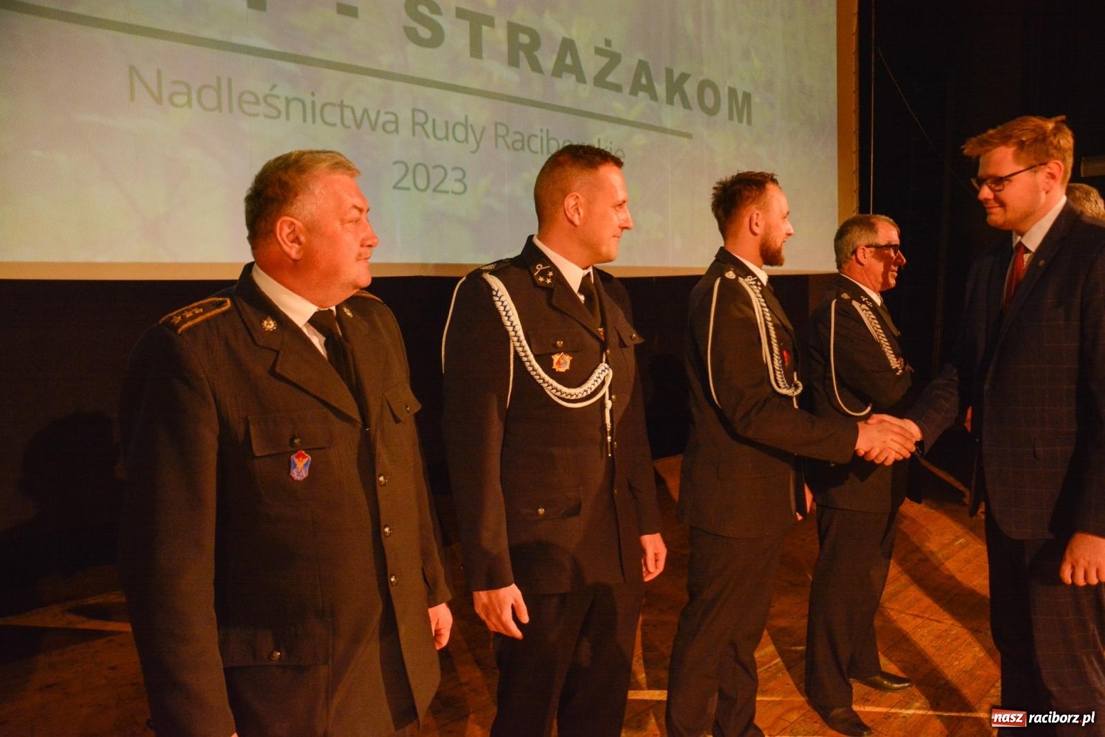 Zdjęcie w galerii na portalu naszraciborz.pl: Przed wspomnieniem św. Floriana leśnicy podziękowali strażakom [FOTO i WIDEO] wiadomości z regionu