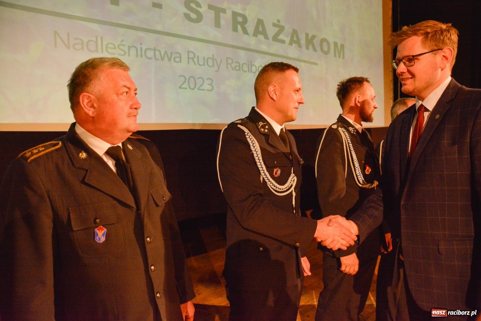 Zdjęcie w galerii na portalu naszraciborz.pl: Przed wspomnieniem św. Floriana leśnicy podziękowali strażakom [FOTO i WIDEO] wiadomości z regionu