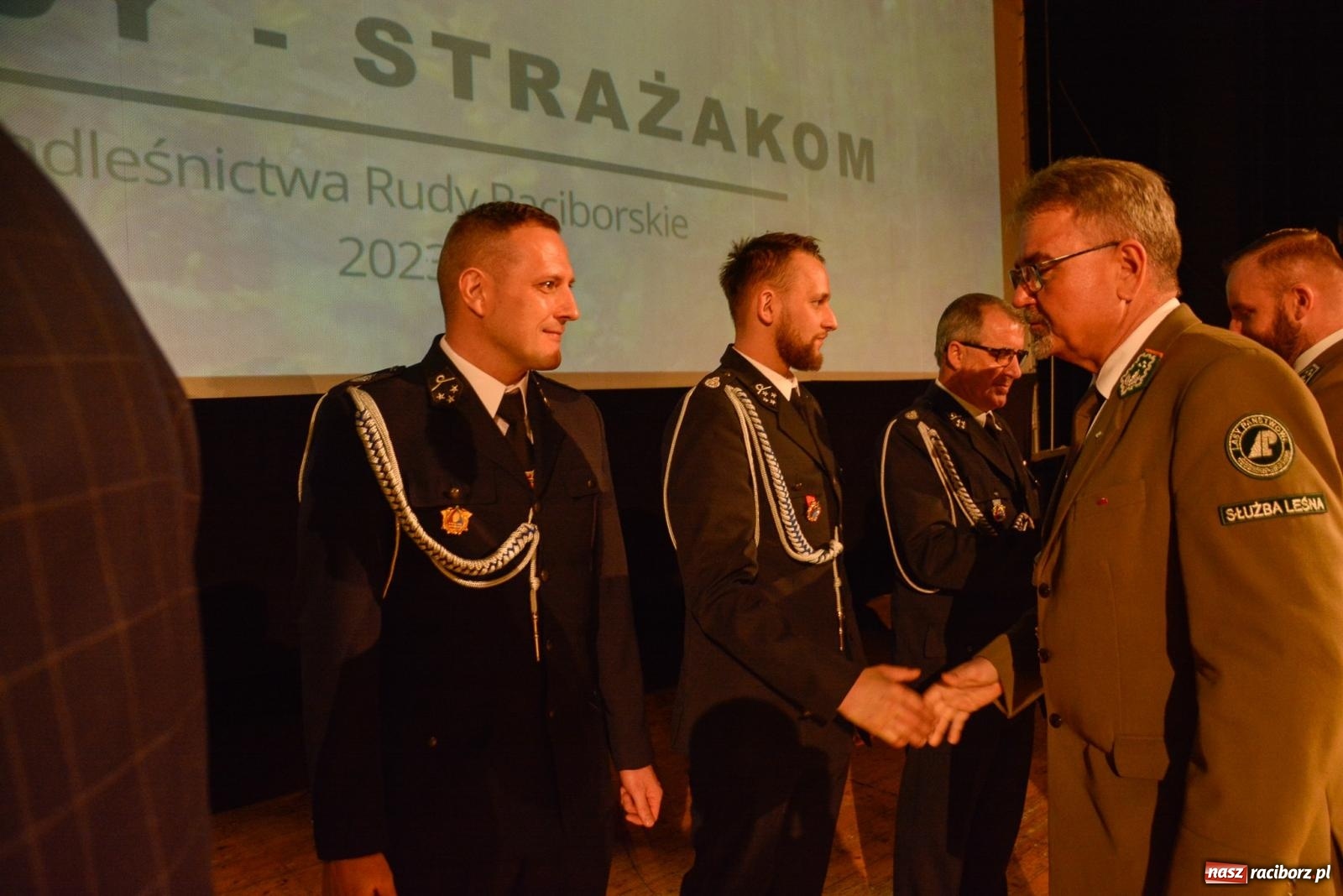 Zdjęcie w galerii na portalu naszraciborz.pl: Przed wspomnieniem św. Floriana leśnicy podziękowali strażakom [FOTO i WIDEO] wiadomości z regionu