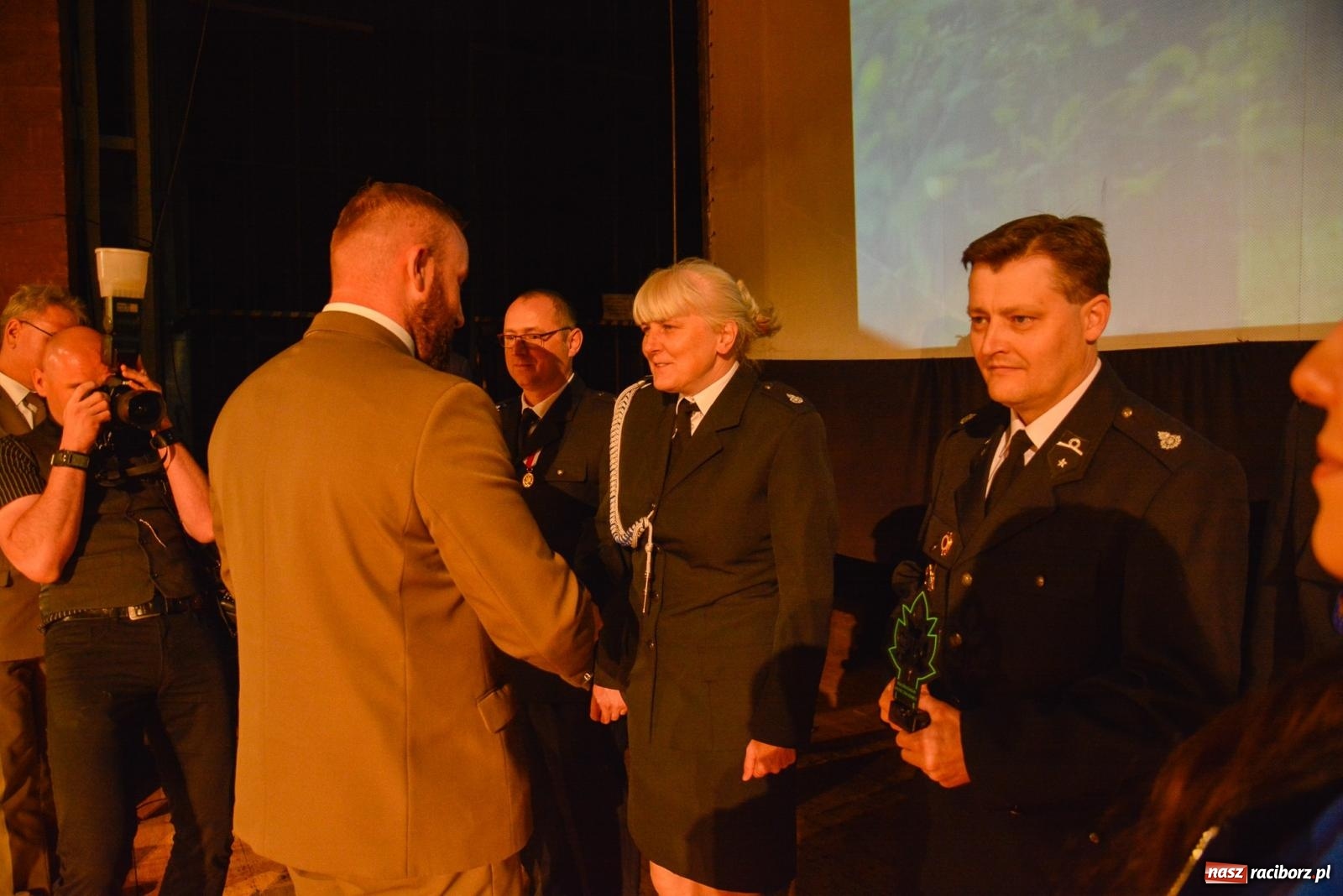 Zdjęcie w galerii na portalu naszraciborz.pl: Przed wspomnieniem św. Floriana leśnicy podziękowali strażakom [FOTO i WIDEO] wiadomości z regionu