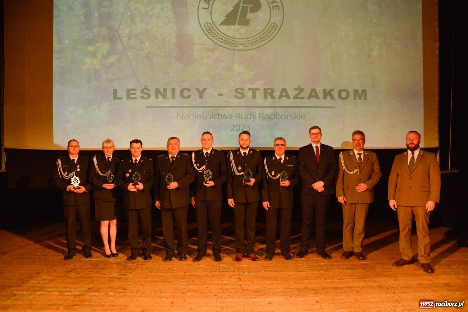 Zdjęcie w galerii na portalu naszraciborz.pl: Przed wspomnieniem św. Floriana leśnicy podziękowali strażakom [FOTO i WIDEO] wiadomości z regionu