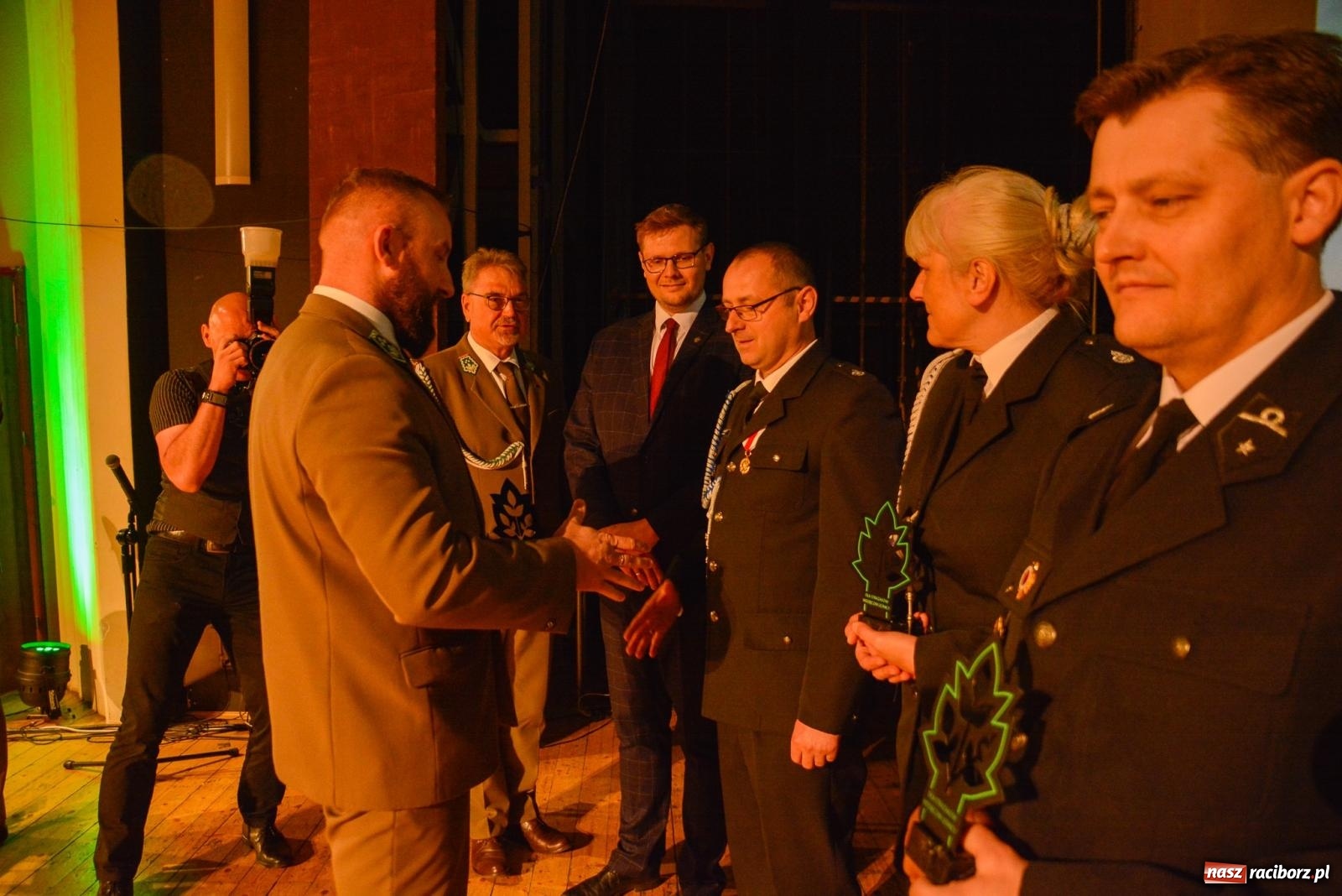 Zdjęcie w galerii na portalu naszraciborz.pl: Przed wspomnieniem św. Floriana leśnicy podziękowali strażakom [FOTO i WIDEO] wiadomości z regionu