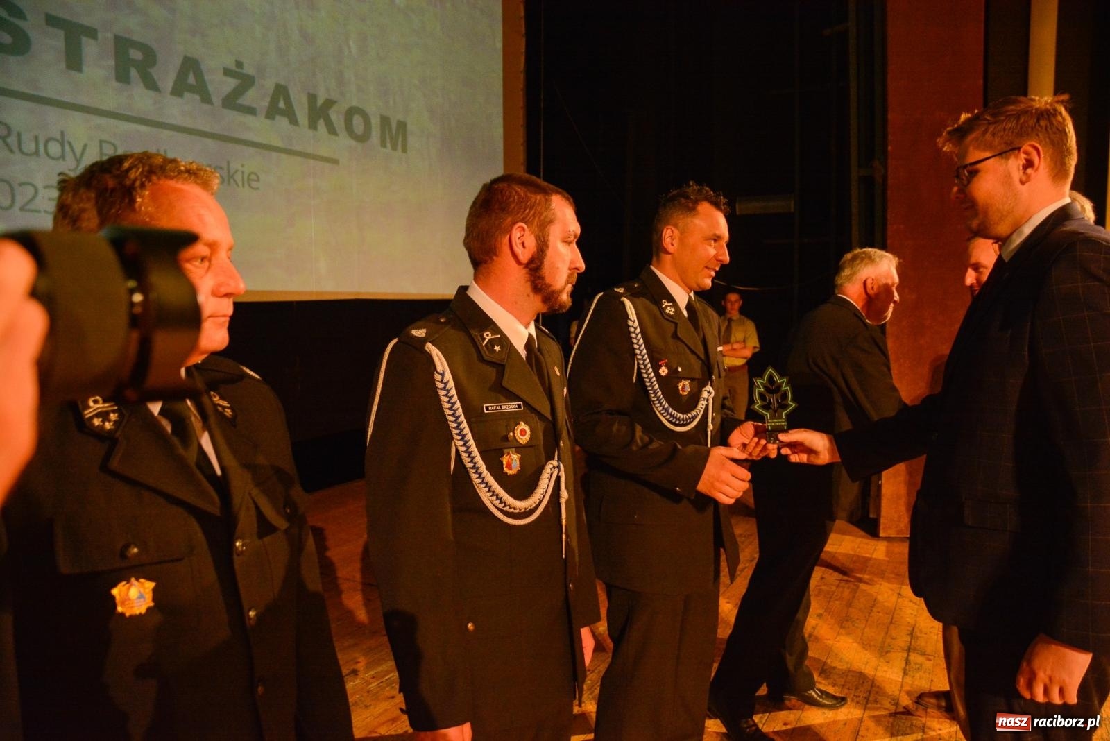 Zdjęcie w galerii na portalu naszraciborz.pl: Przed wspomnieniem św. Floriana leśnicy podziękowali strażakom [FOTO i WIDEO] wiadomości z regionu