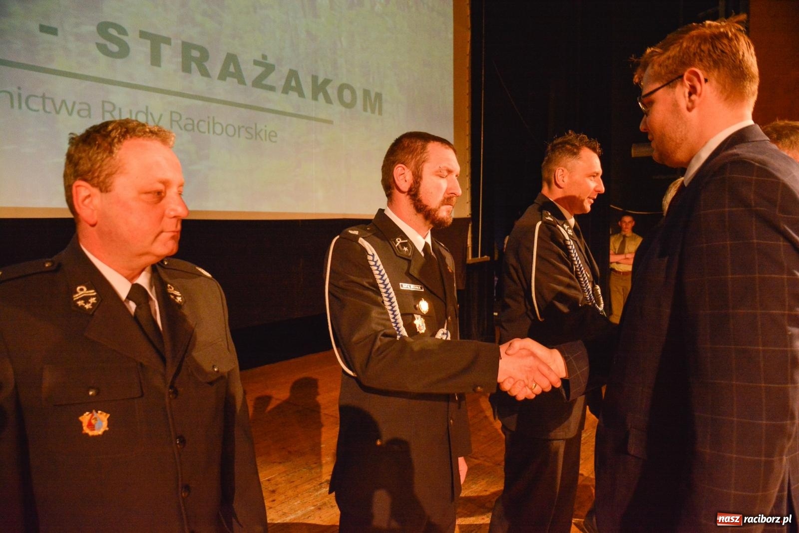 Zdjęcie w galerii na portalu naszraciborz.pl: Przed wspomnieniem św. Floriana leśnicy podziękowali strażakom [FOTO i WIDEO] wiadomości z regionu