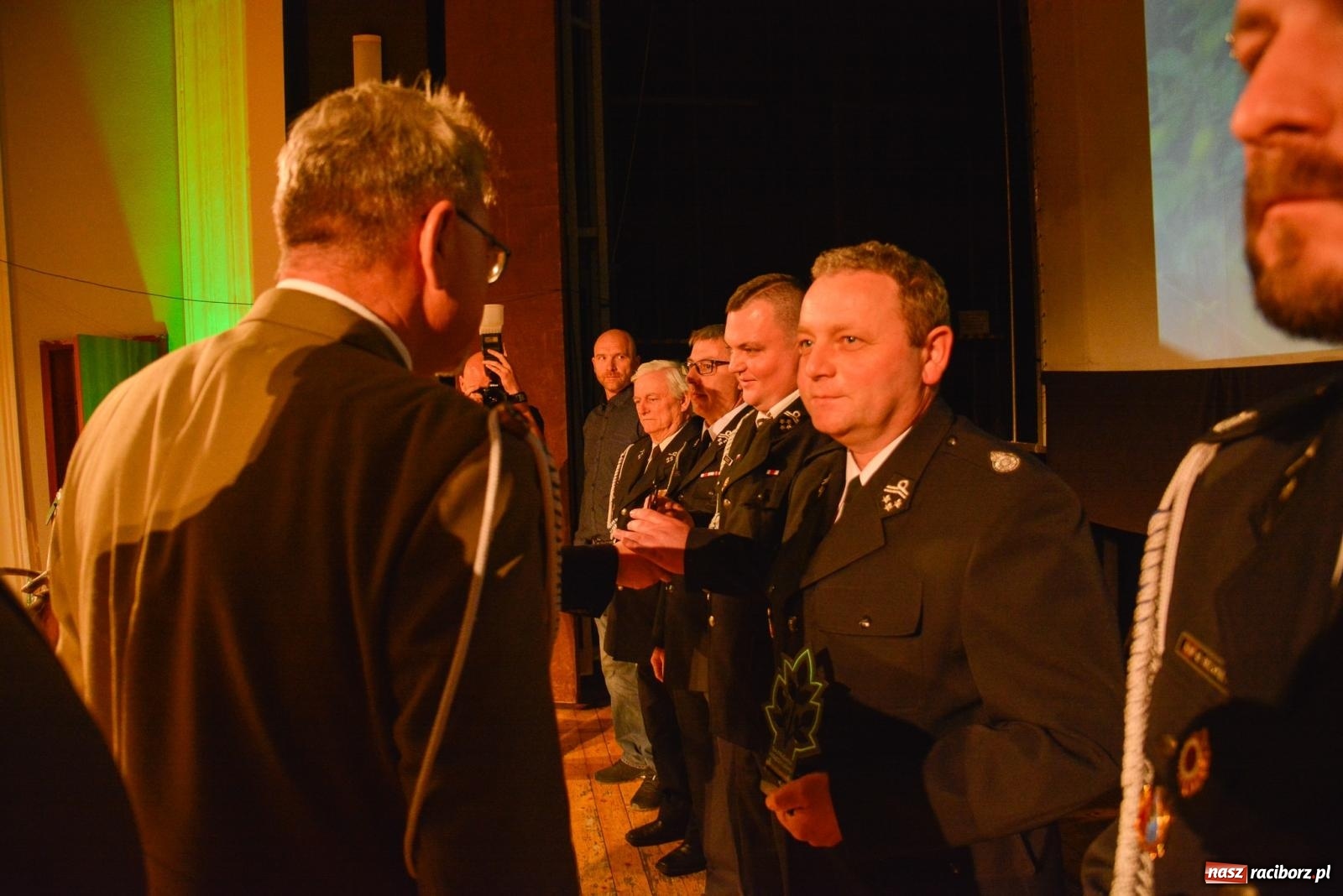 Zdjęcie w galerii na portalu naszraciborz.pl: Przed wspomnieniem św. Floriana leśnicy podziękowali strażakom [FOTO i WIDEO] wiadomości z regionu