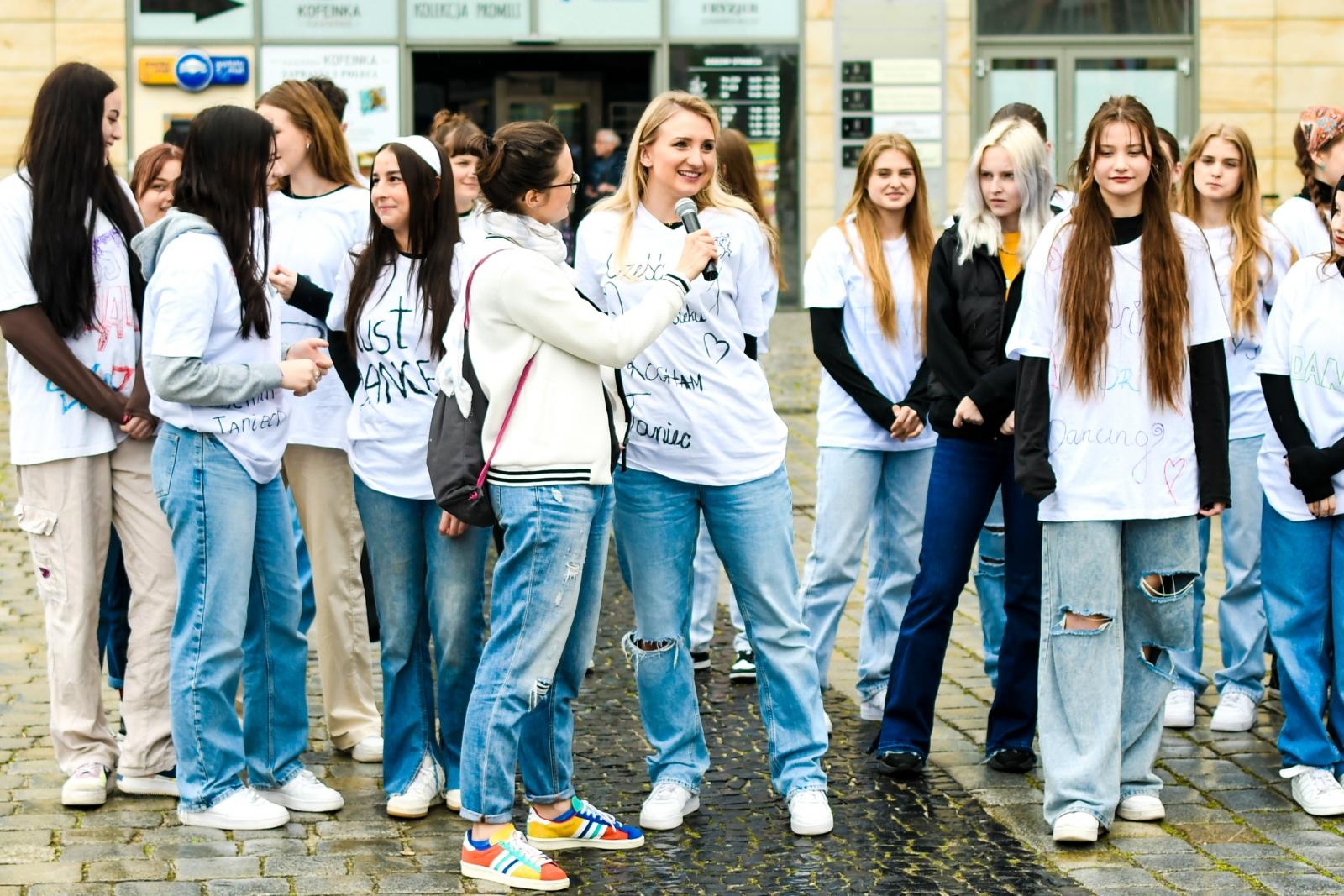 Zdjęcie w galerii na portalu naszraciborz.pl: Skaza uczciła na Rynku Międzynarodowy Dzień Tańca [FOTO i WIDEO] wiadomości z regionu