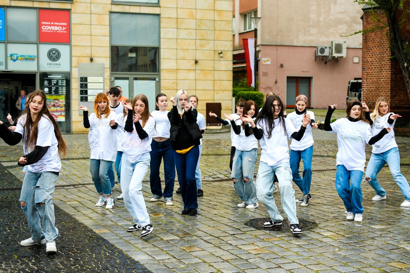 Zdjęcie w galerii na portalu naszraciborz.pl: Skaza uczciła na Rynku Międzynarodowy Dzień Tańca [FOTO i WIDEO] wiadomości z regionu