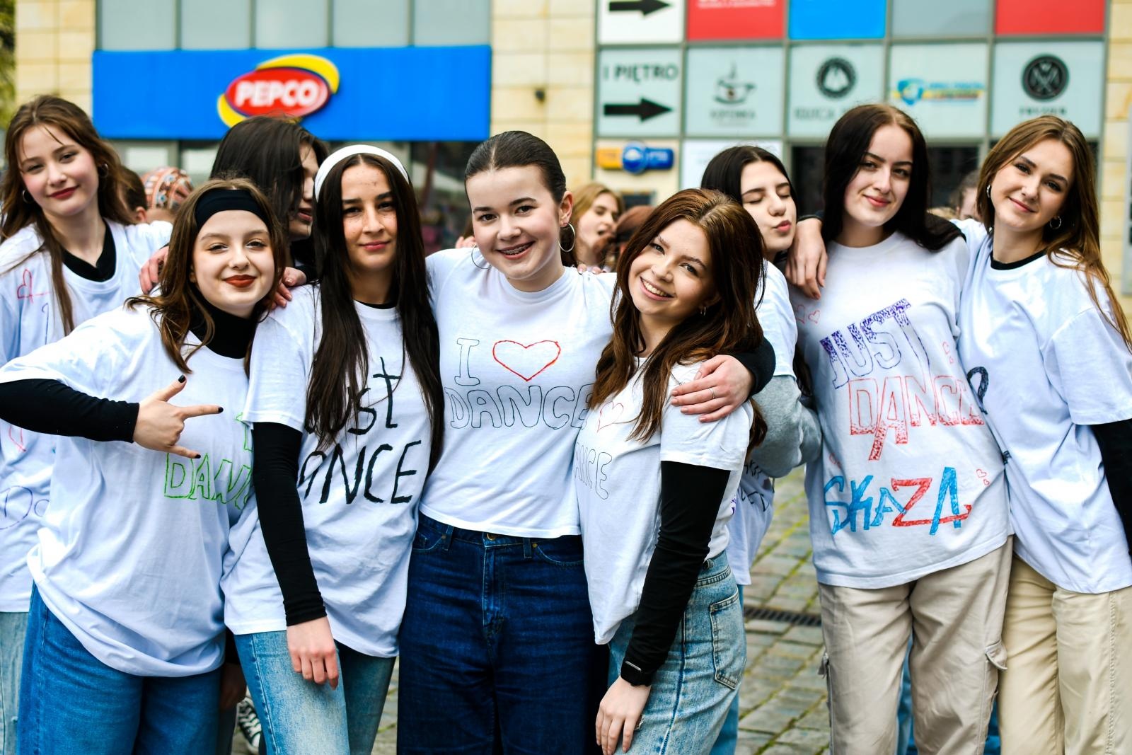 Zdjęcie w galerii na portalu naszraciborz.pl: Skaza uczciła na Rynku Międzynarodowy Dzień Tańca [FOTO i WIDEO] wiadomości z regionu