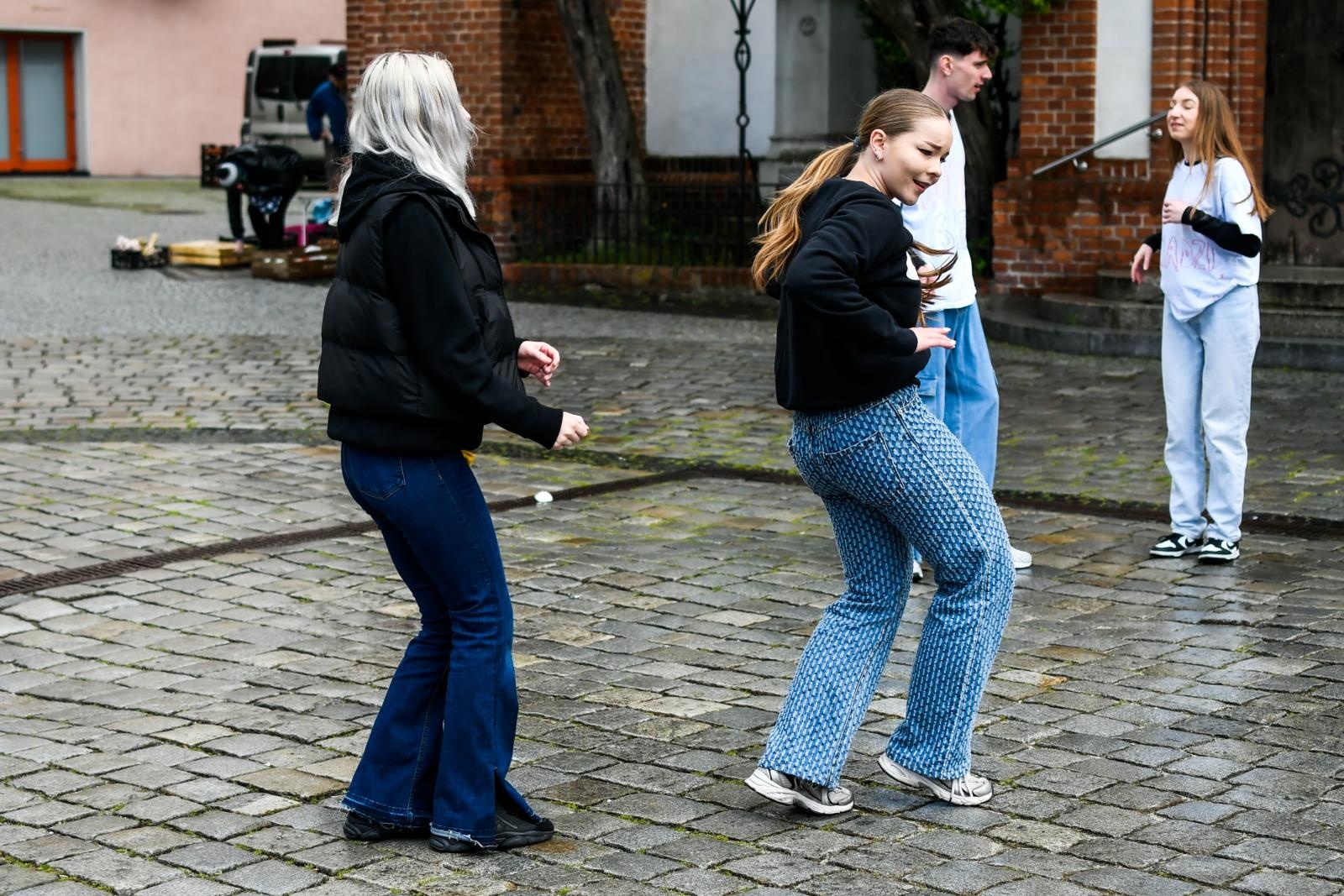 Zdjęcie w galerii na portalu naszraciborz.pl: Skaza uczciła na Rynku Międzynarodowy Dzień Tańca [FOTO i WIDEO] wiadomości z regionu