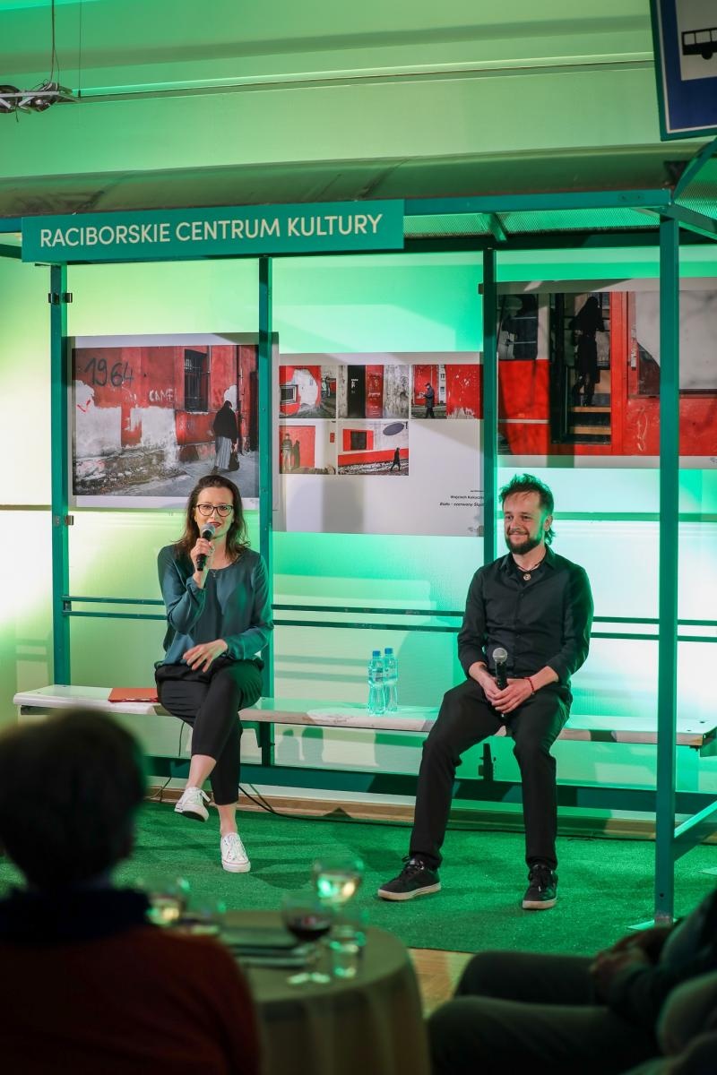 Zdjęcie w galerii na portalu naszraciborz.pl: PRZYSTANKI Wojtka Kukuczki- relacja z wernisażu NA BIS wiadomości z regionu