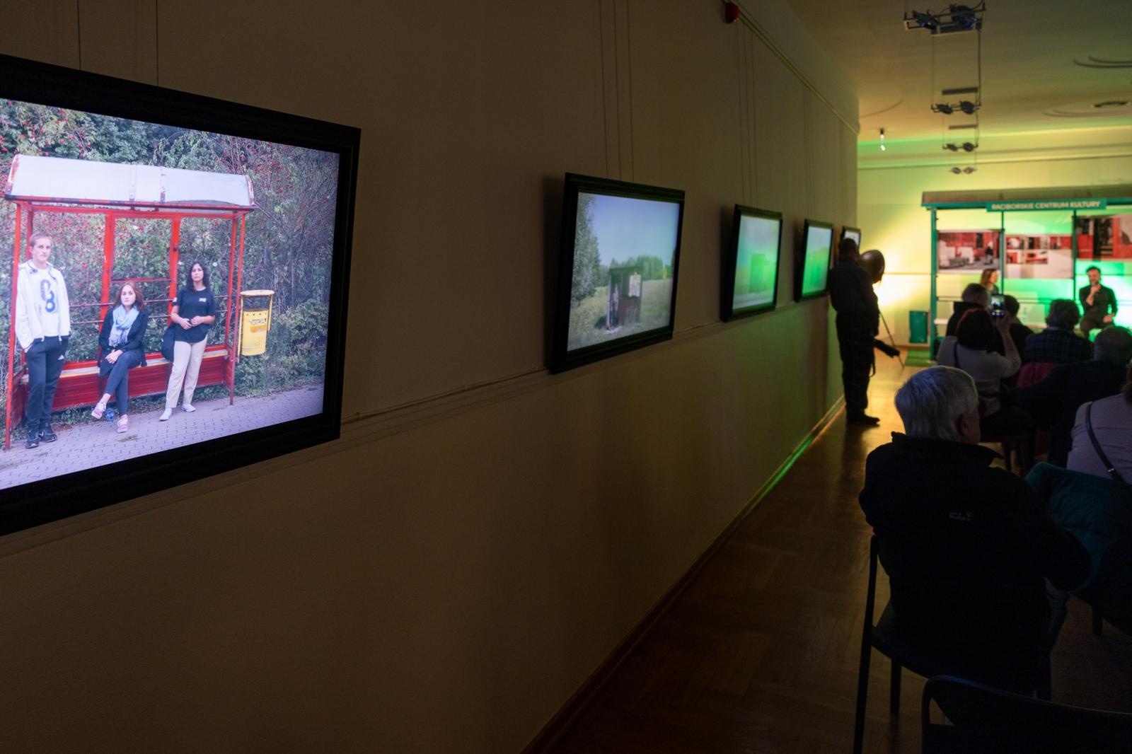 Zdjęcie w galerii na portalu naszraciborz.pl: PRZYSTANKI Wojtka Kukuczki- relacja z wernisażu NA BIS wiadomości z regionu