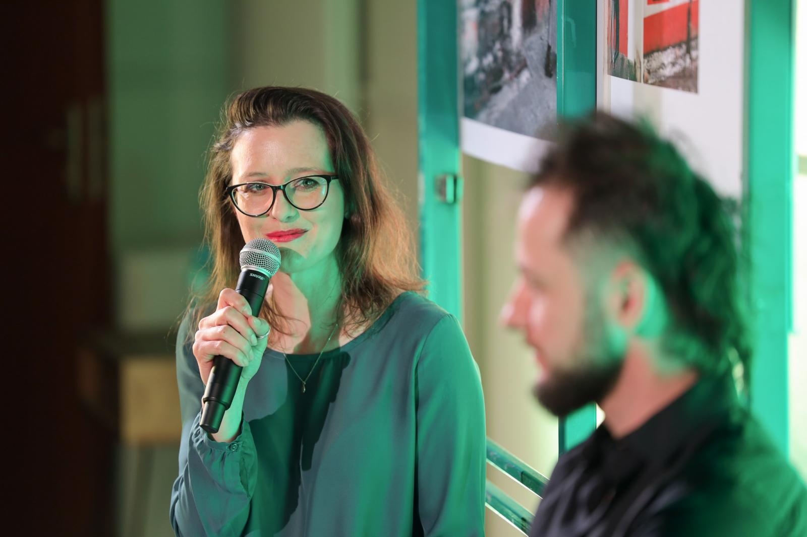Zdjęcie w galerii na portalu naszraciborz.pl: PRZYSTANKI Wojtka Kukuczki- relacja z wernisażu NA BIS wiadomości z regionu