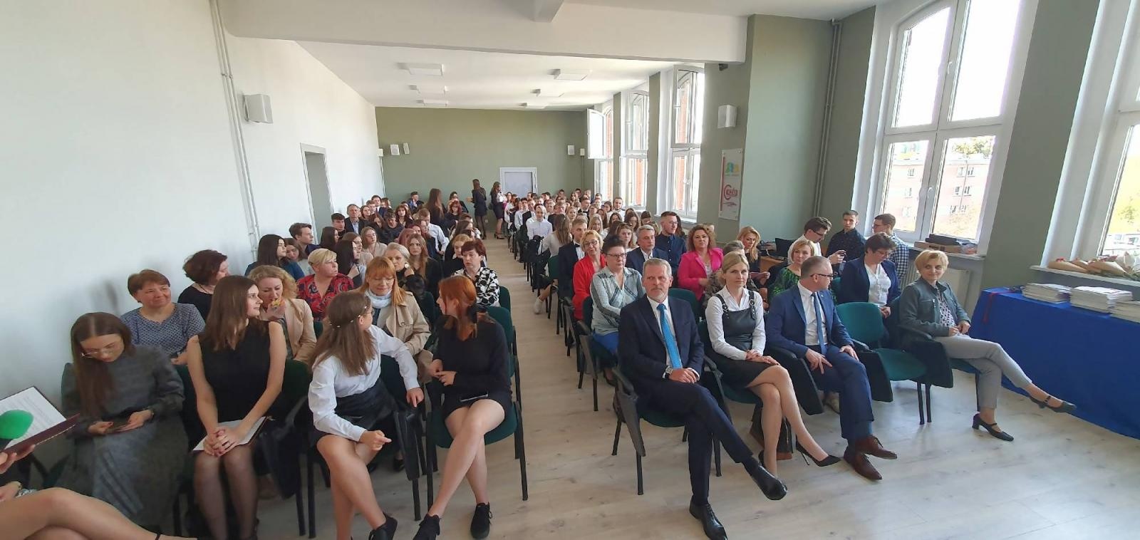 Zdjęcie w galerii na portalu naszraciborz.pl: Budowlanka i Gastronomik pożegnały absolwentów [FOTO] wiadomości z regionu