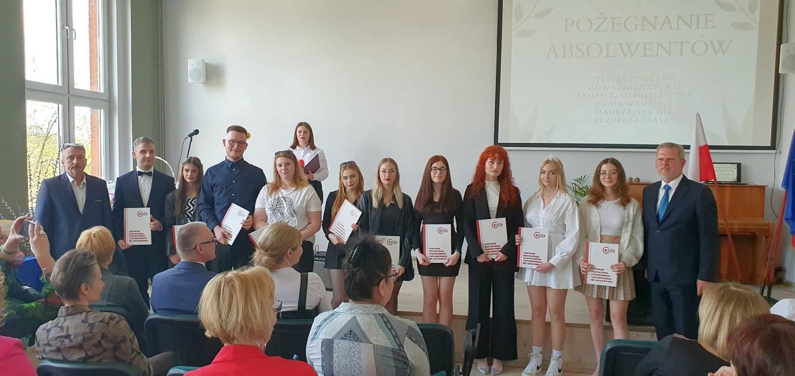 Zdjęcie w galerii na portalu naszraciborz.pl: Budowlanka i Gastronomik pożegnały absolwentów [FOTO] wiadomości z regionu