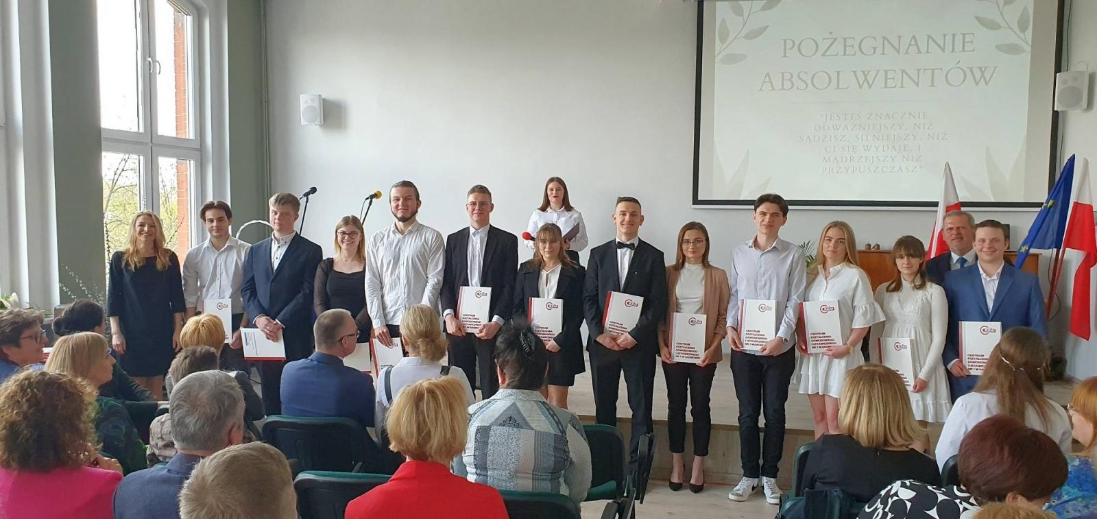 Zdjęcie w galerii na portalu naszraciborz.pl: Budowlanka i Gastronomik pożegnały absolwentów [FOTO] wiadomości z regionu