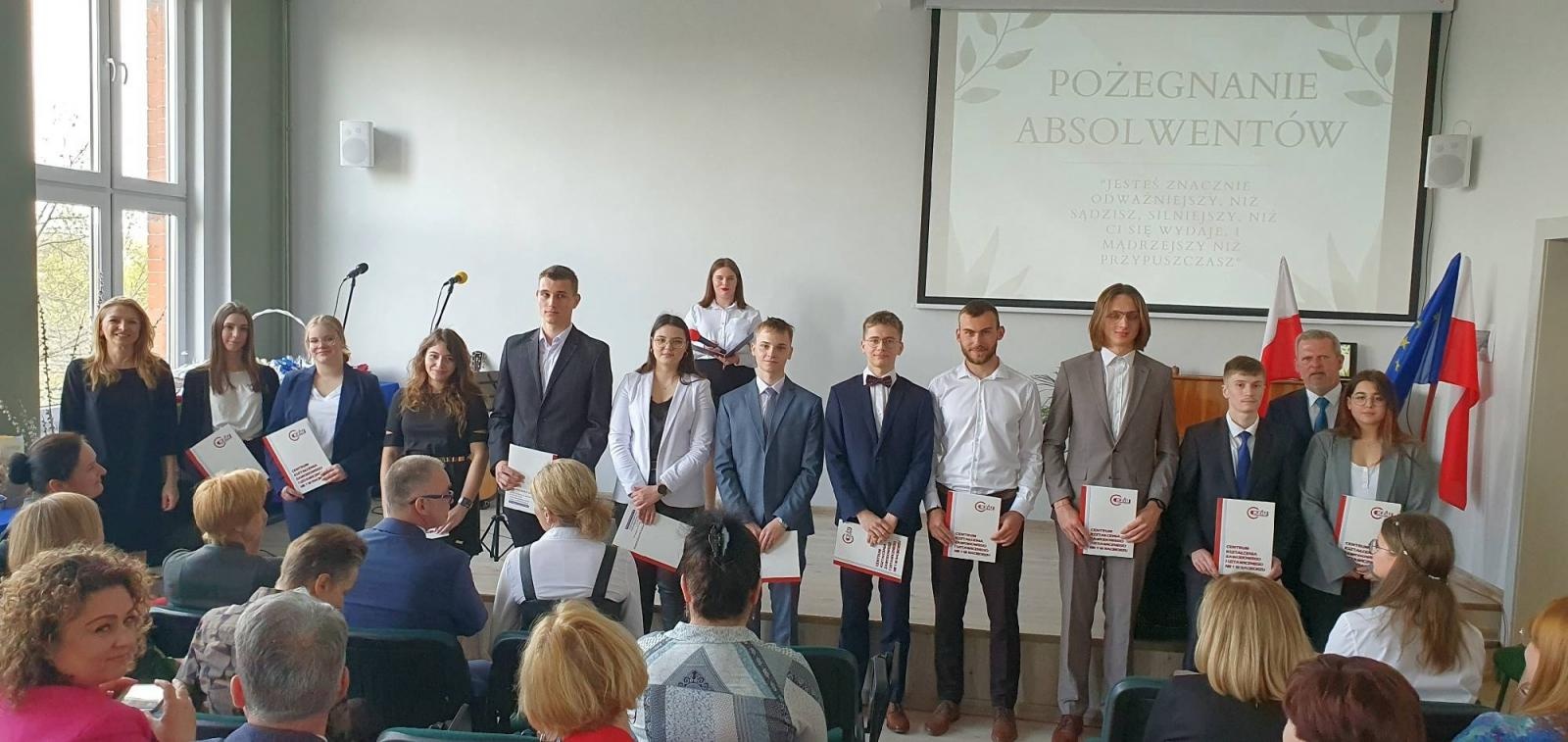 Zdjęcie w galerii na portalu naszraciborz.pl: Budowlanka i Gastronomik pożegnały absolwentów [FOTO] wiadomości z regionu
